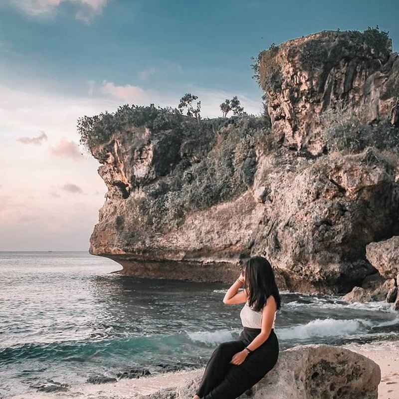 Balangan Beach Viewpoint Bali Car Driver Cheap Car Rental in bali (1)