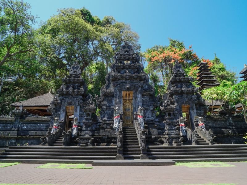 Pura Goa Lawah Temple, Bat Cave Bali Entrance Fee & Dress Code (1)