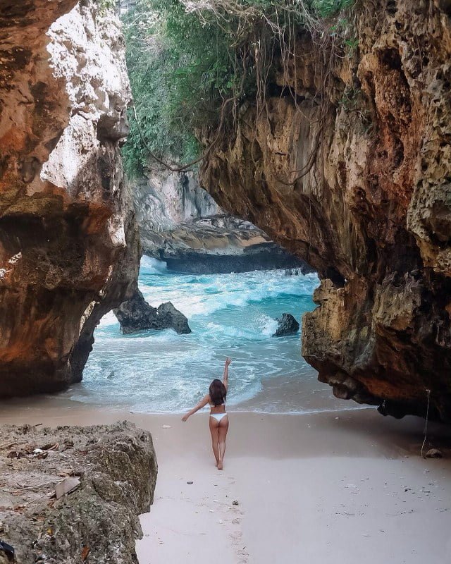 Suluban Beach Bali Car Driver Cheap Car Rental in bali (2)